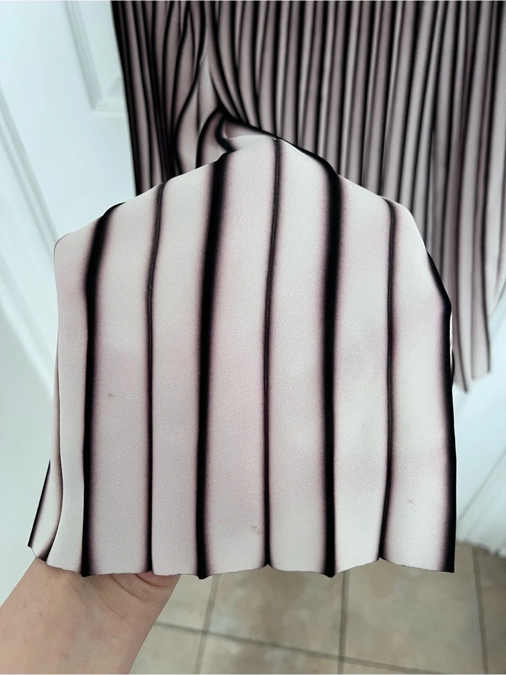 Reiss Marnie Pleated Ombre Midi Skirt - size 6 - Picture 4 of 6